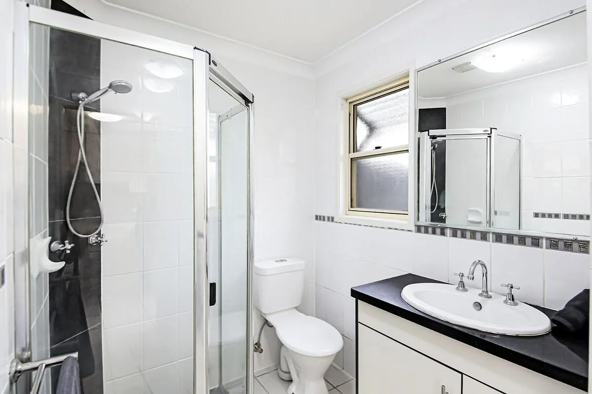 Tiny Comfy Flat With Bikes Daire Coolum Beach