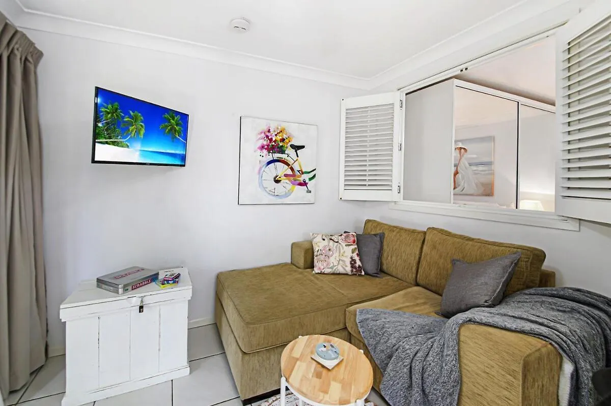 Tiny Comfy Flat With Bikes Daire Coolum Beach 0*,  Avustralya