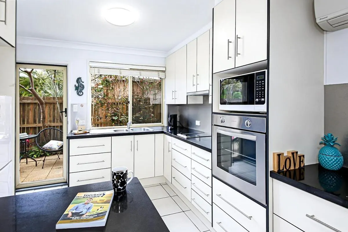 Tiny Comfy Flat With Bikes Daire Coolum Beach
