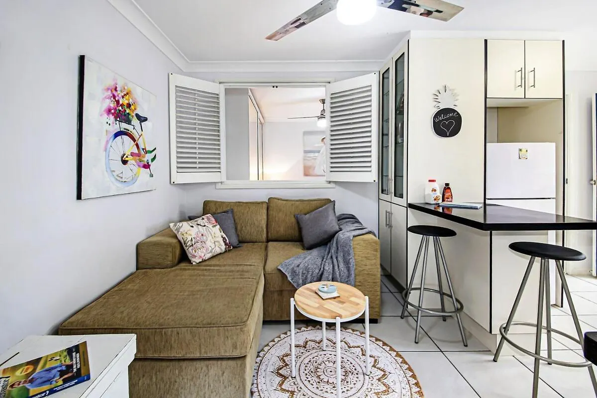 Tiny Comfy Flat With Bikes Daire Coolum Beach