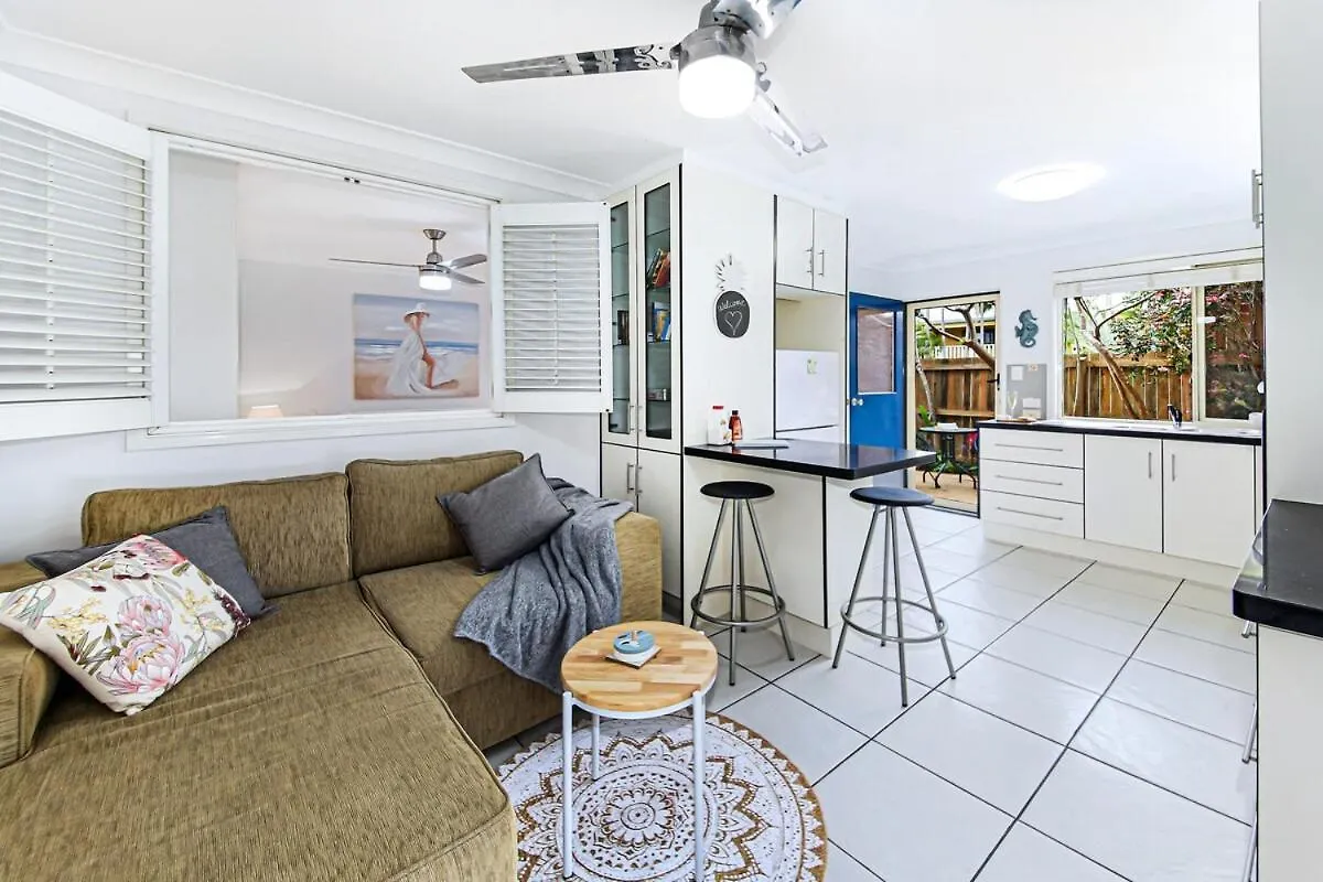 Tiny Comfy Flat With Bikes Daire Coolum Beach